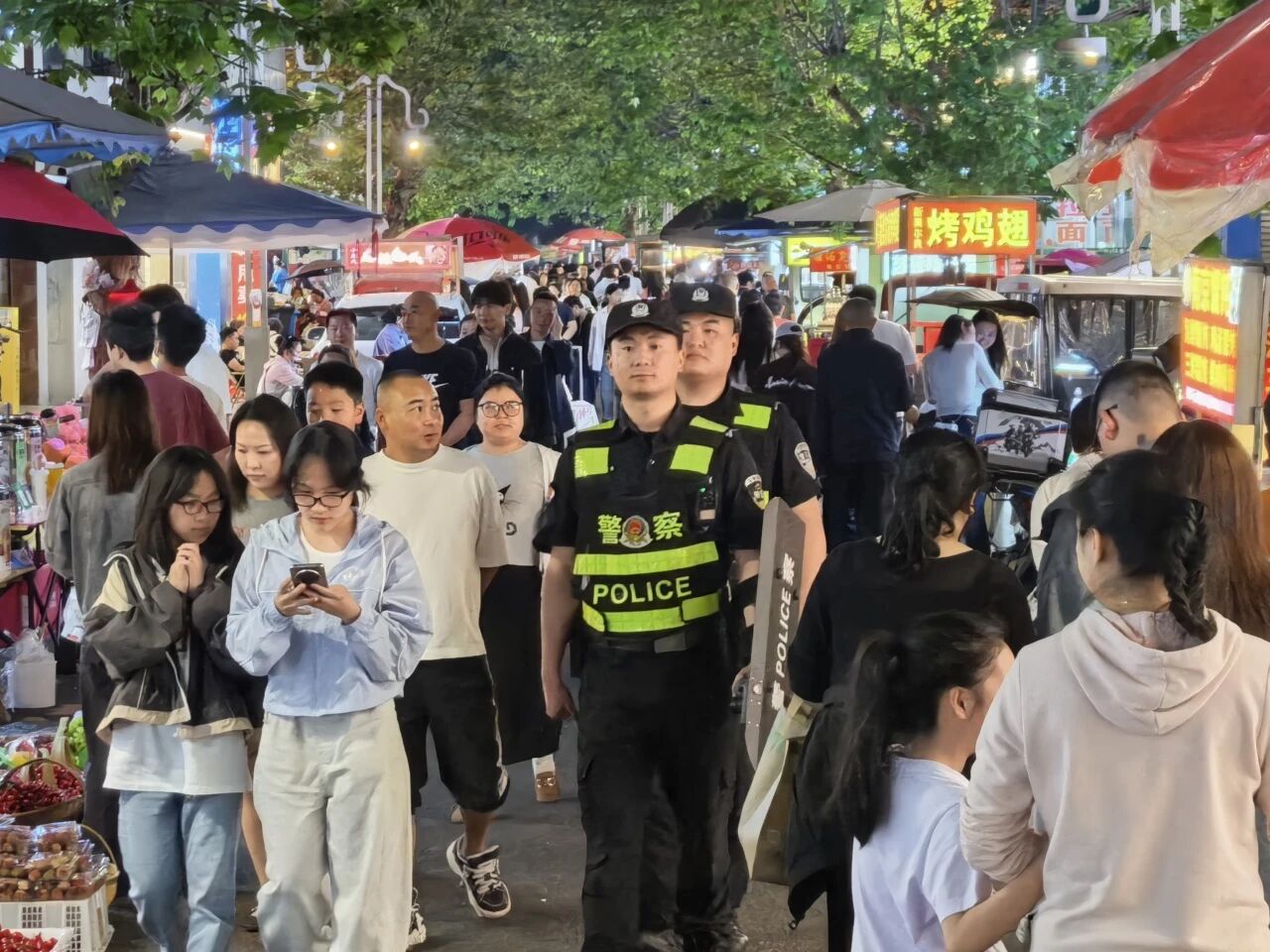 以坚守赴使命·以忠诚护名山——峨眉公安圆满完成五一安保任务(图2)