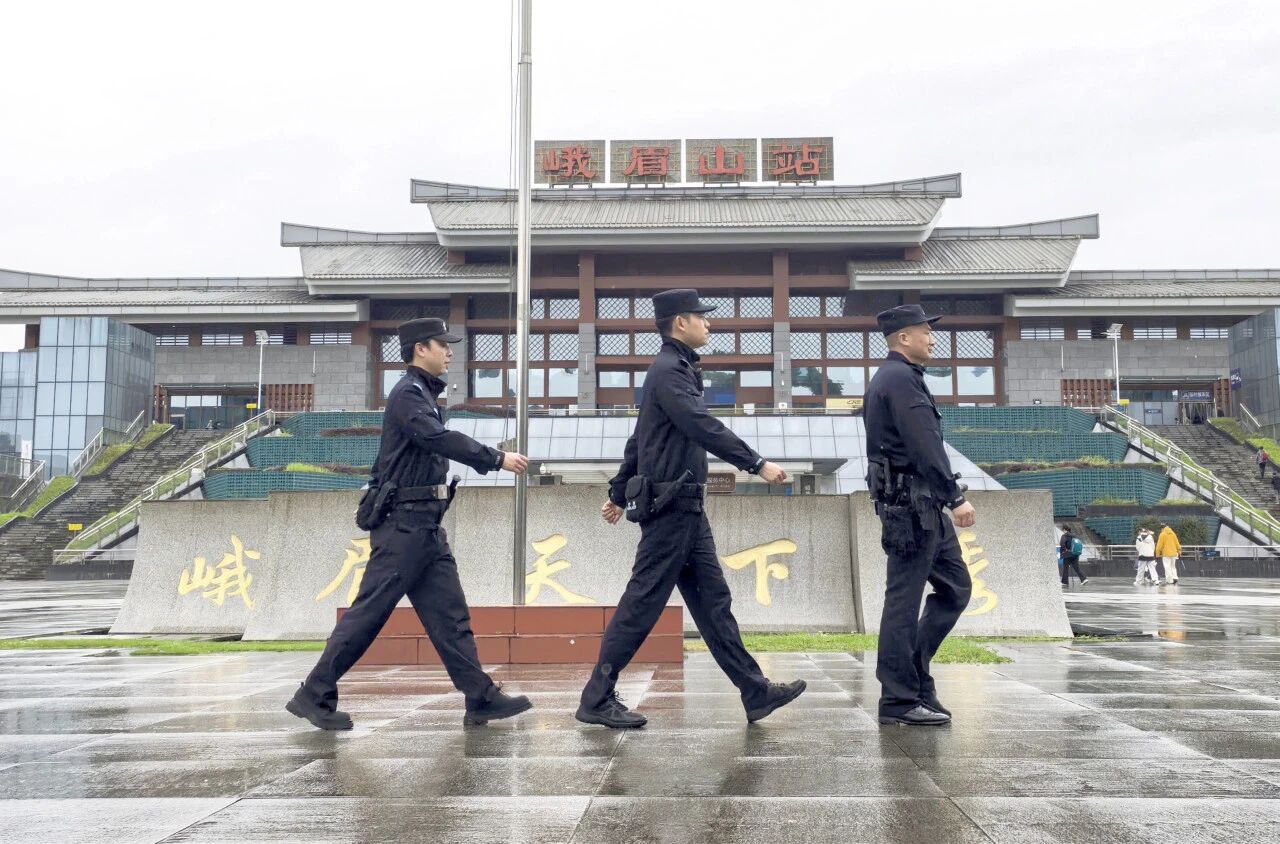 以坚守赴使命·以忠诚护名山——峨眉公安圆满完成五一安保任务(图4)